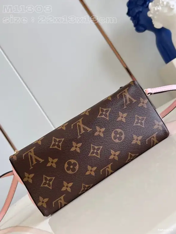 VUITTON Bloom Pouch-22.5*13*13CM LOUIS 0401